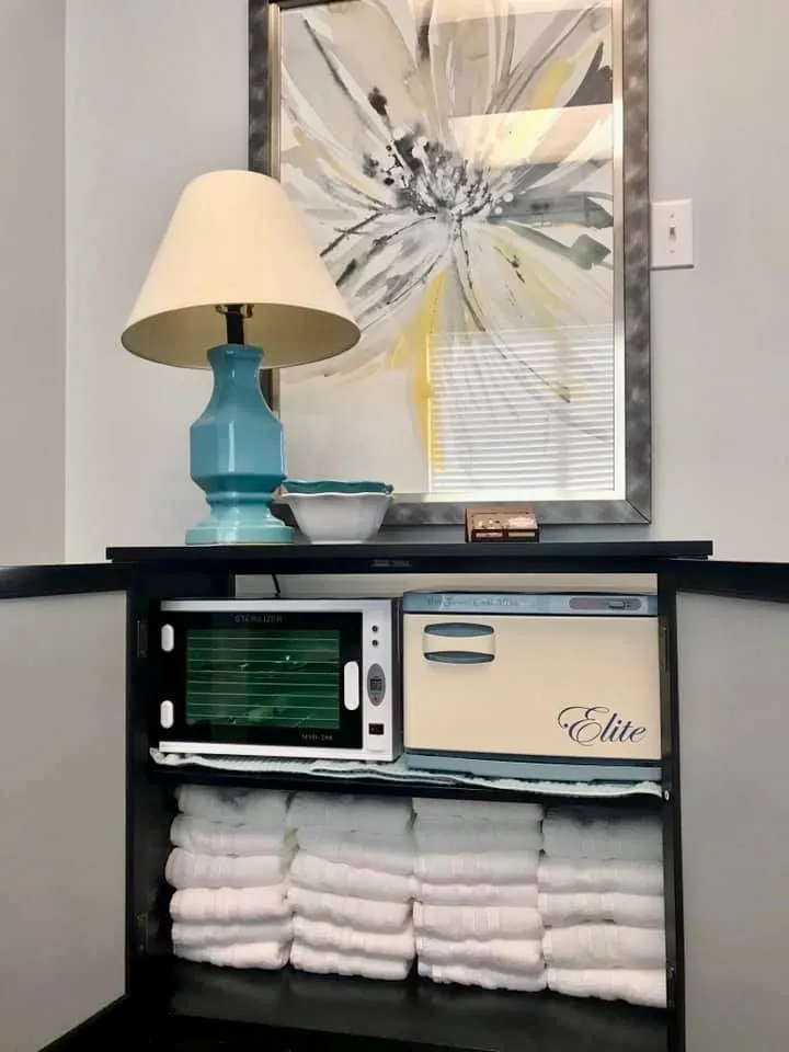 Warm, clean folded towels and sanitised tools — a spotless setup